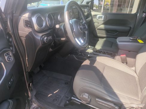 Used 2022 Jeep Wrangler Unlimited Sahara w/ Cold Weather Group AWD/4WD image 8