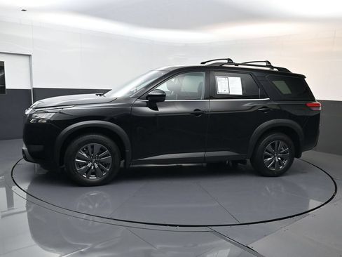 Used 2024 Nissan Pathfinder SV w/ Lighting Package (N92) FWD image 6