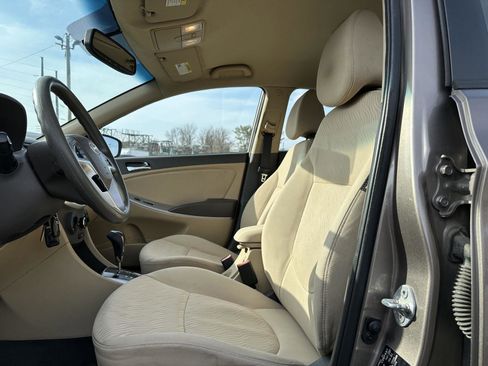 Used 2013 Hyundai Accent GLS w/ Premium Pkg image 11