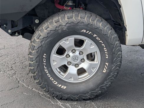 Used 2015 Toyota Tacoma 4x4 Access Cab V6 w/ TRD Off-Road Package image 14