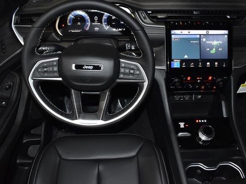 New 2025 Jeep Grand Cherokee Limited image 12
