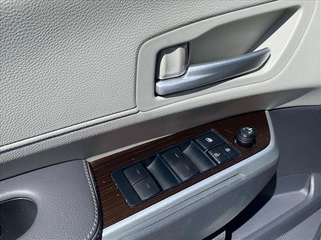Used 2022 Toyota Sienna XLE w/ XLE Plus Package FWD image 10