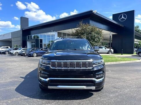 Used 2023 Jeep Grand Wagoneer Series II AWD/4WD image 3