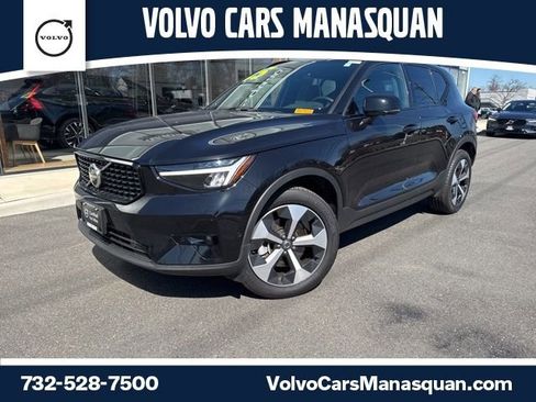 Certified 2025 Volvo XC40 B5 Plus image 1