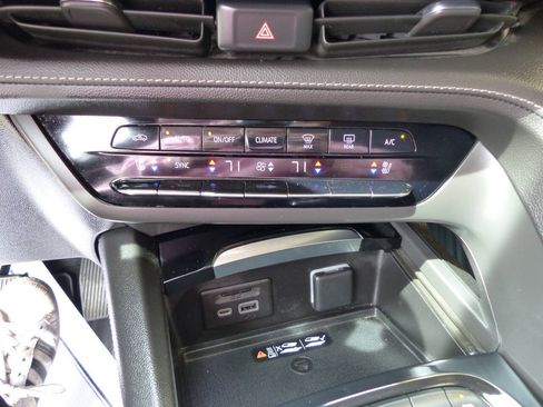 Used 2023 Buick Envision Avenir AWD/4WD image 35