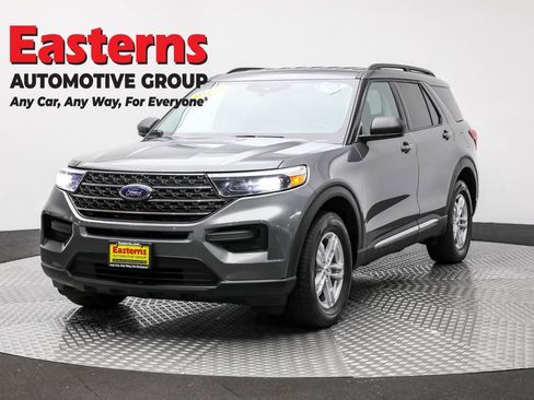 Used 2022 Ford Explorer XLT image 1