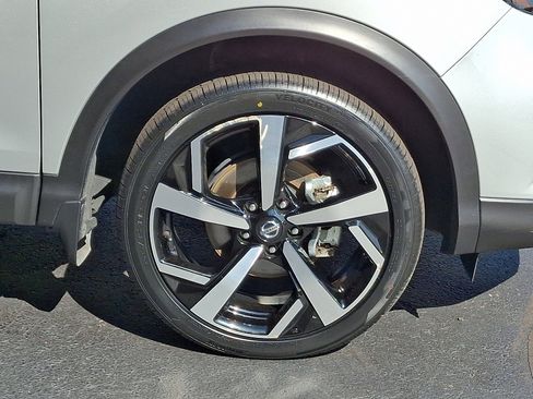 Certified 2022 Nissan Rogue Sport SL image 8