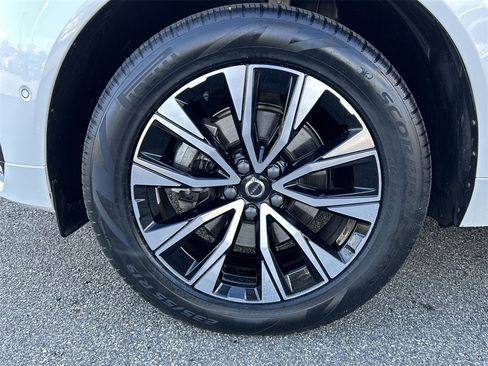 Certified 2023 Volvo XC60 B5 Plus w/ Protection Package Premier image 10