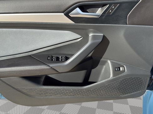 Used 2025 Volkswagen Jetta SE w/ Sunroof Package image 12