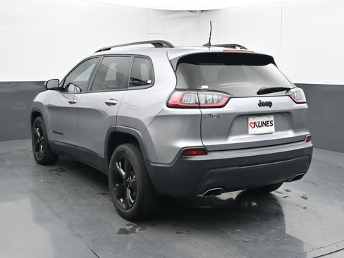 Used 2019 Jeep Cherokee Latitude Plus FWD image 11