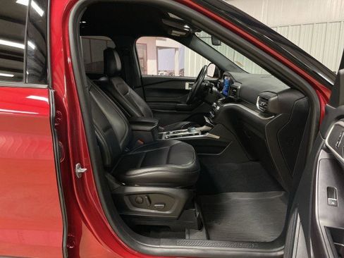 Used 2020 Ford Explorer XLT w/ Equipment Group 202A image 28