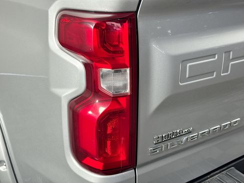 Used 2020 Chevrolet Silverado 1500 RST image 34