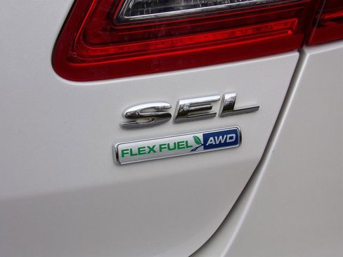 Used 2016 Ford Taurus SEL image 11