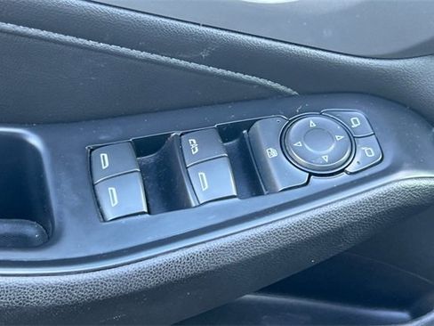 Used 2023 Chevrolet Traverse LT image 12