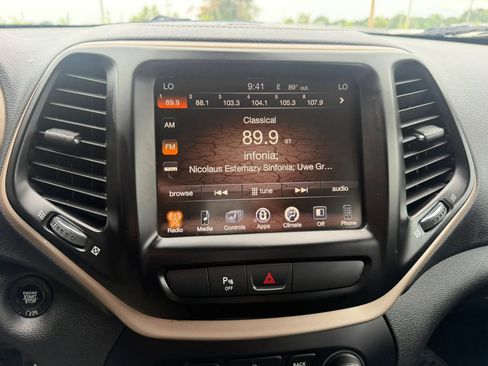 Used 2017 Jeep Cherokee Limited AWD/4WD image 20