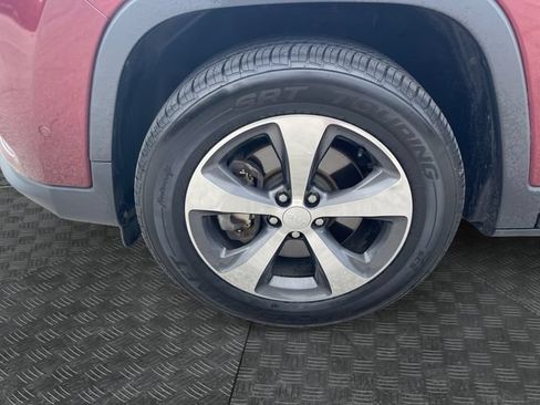 Used 2019 Jeep Cherokee Limited w/ Technology Group AWD/4WD image 14
