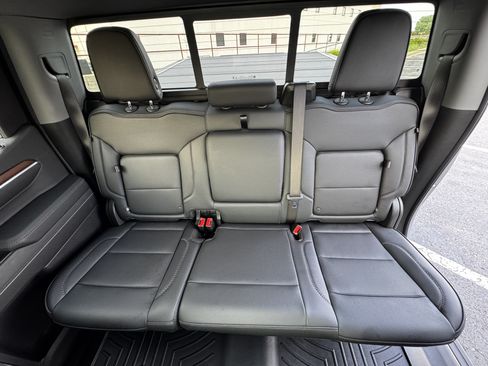 Used 2025 GMC Sierra 1500 Denali AWD/4WD image 5
