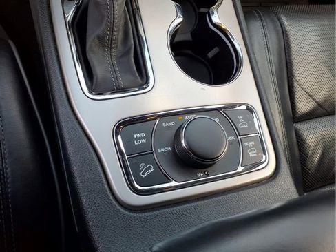 Used 2019 Jeep Grand Cherokee Overland AWD/4WD image 29