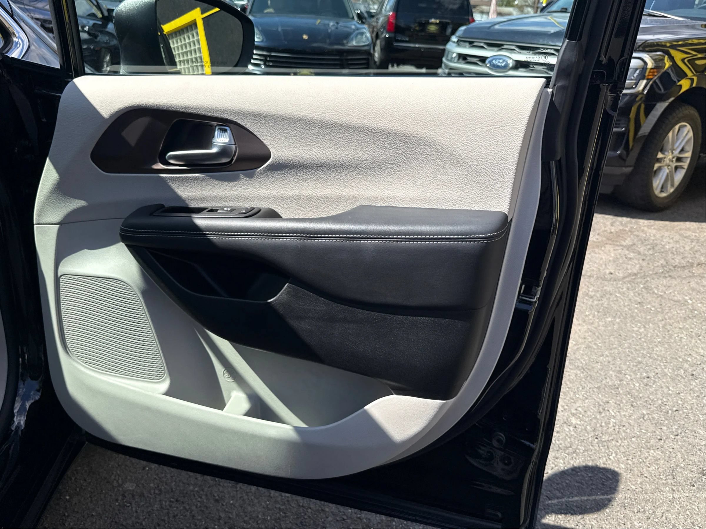 Used 2024 Chrysler Voyager LX FWD image 19