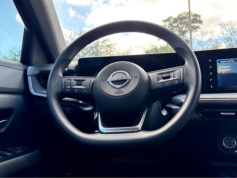 Used 2025 Nissan Kicks SV image 12