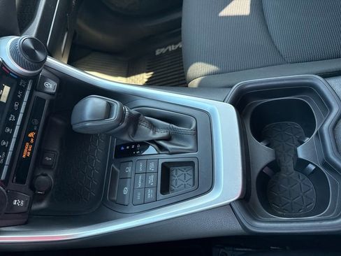 Used 2020 Toyota RAV4 LE w/ All Weather Liner Package AWD/4WD image 20