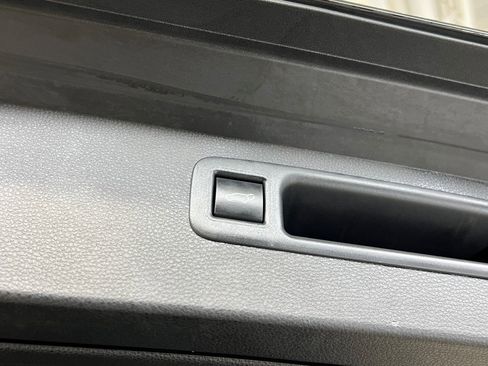 Used 2023 Toyota Highlander XLE image 11