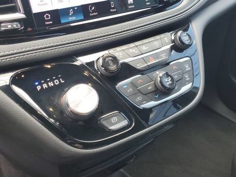 Certified 2023 Chrysler Pacifica Touring-L w/ S Appearance Package FWD image 15