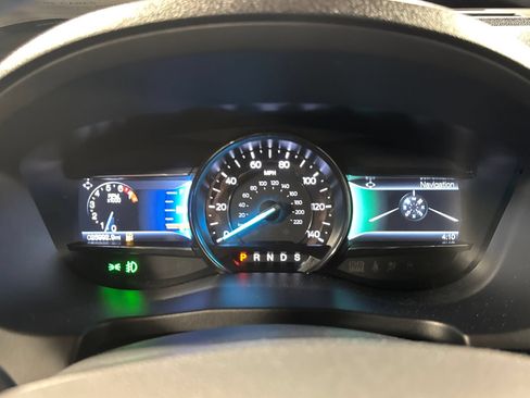 Used 2019 Ford Explorer XLT w/ Equipment Group 202A AWD/4WD image 21