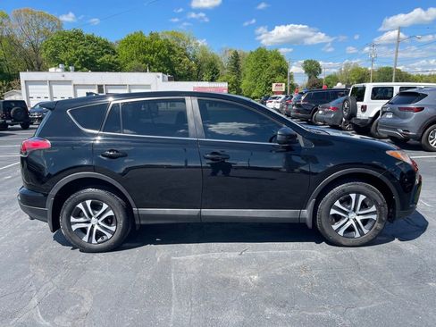 Used 2018 Toyota RAV4 LE w/ All Weather Liner Package AWD/4WD image 8