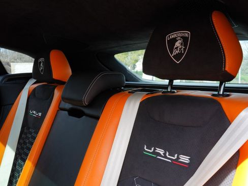 Used 2022 Lamborghini Urus AWD/4WD image 41