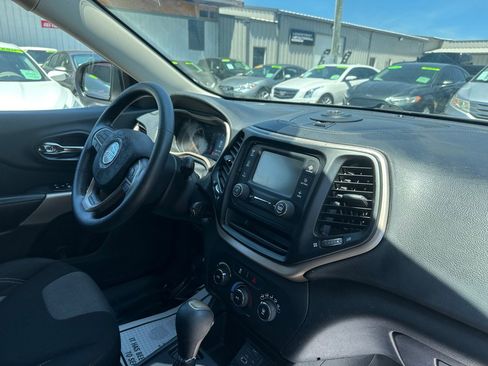 Used 2018 Jeep Cherokee Latitude image 8