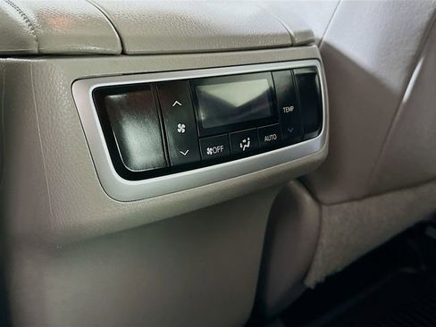 Used 2016 Toyota Highlander XLE AWD/4WD image 25