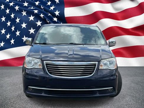 Used 2016 Chrysler Town & Country Touring-L w/ Driver Convenience Group FWD image 4