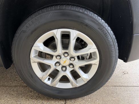 Used 2020 Chevrolet Traverse LT image 35