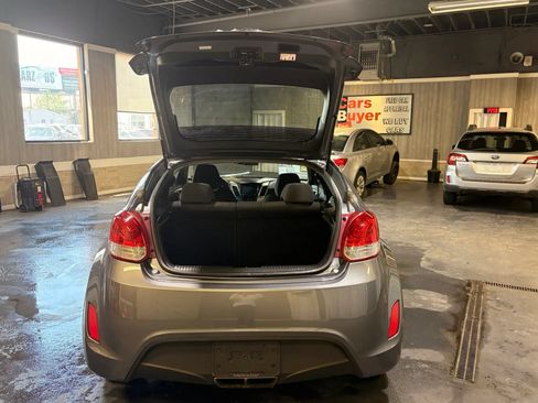 Used 2017 Hyundai Veloster FWD image 14