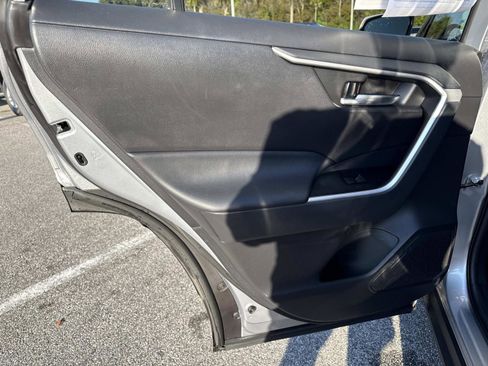 Used 2021 Toyota RAV4 XLE image 9