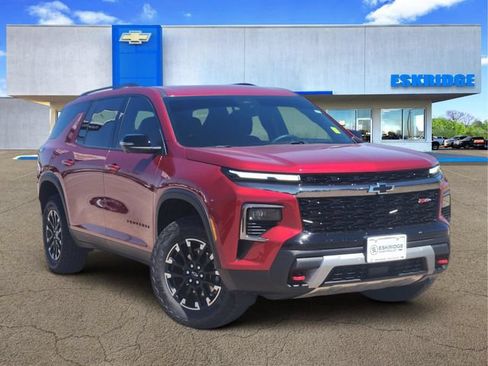 Used 2025 Chevrolet Traverse Z71 w/ Driver Confidence Package AWD/4WD image 1