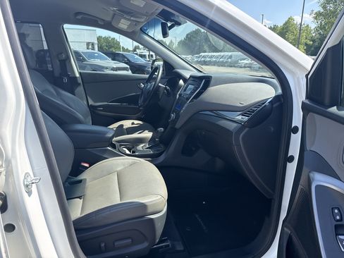 Used 2016 Hyundai Santa Fe SE w/ Option Group 02 FWD image 17