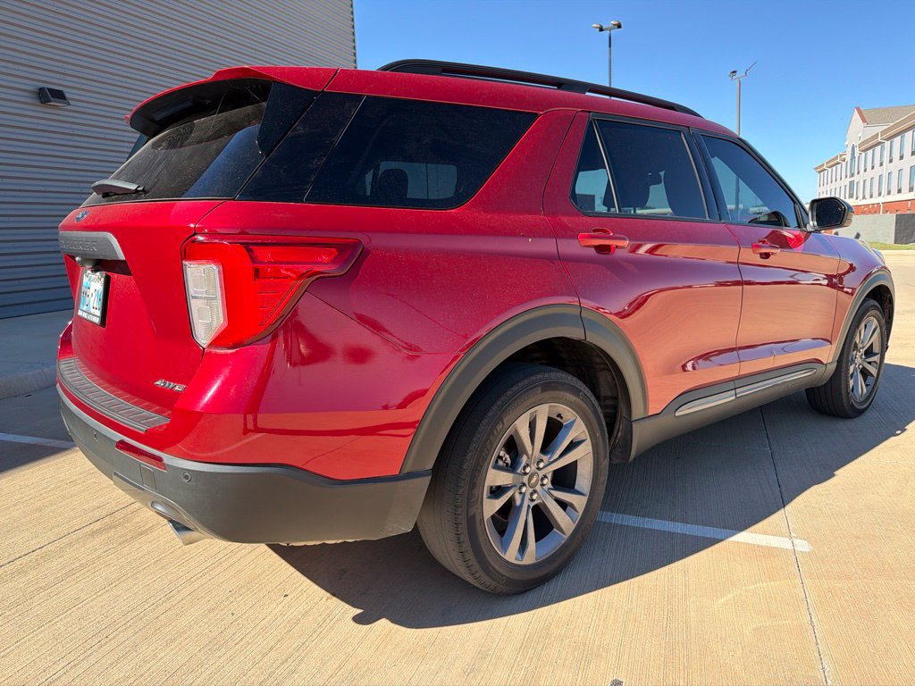 Used 2022 Ford Explorer XLT w/ Equipment Group 202A AWD/4WD image 3
