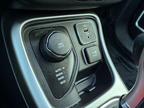 Used 2019 Jeep Compass Latitude w/ Popular Equipment Group image 13