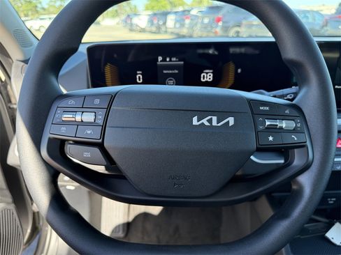 New 2025 Kia K4 LXS image 28