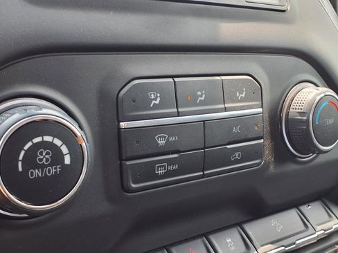 Used 2024 Chevrolet Silverado 2500 Custom w/ Custom Value Package image 12