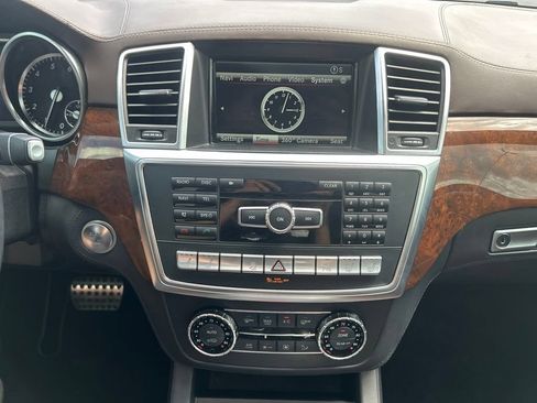Used 2014 Mercedes-Benz GL 550 4MATIC image 31