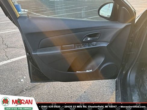Used 2016 Chevrolet Cruze LT image 9