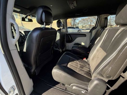 Used 2019 Dodge Grand Caravan SXT image 15