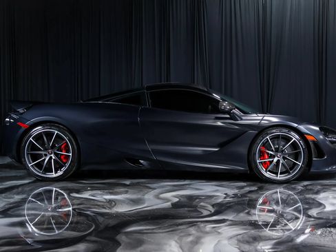 Used 2018 McLaren 720S RWD image 5