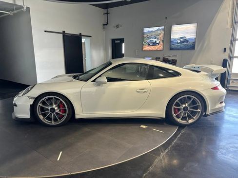 Used 2015 Porsche 911 GT3 RWD image 1
