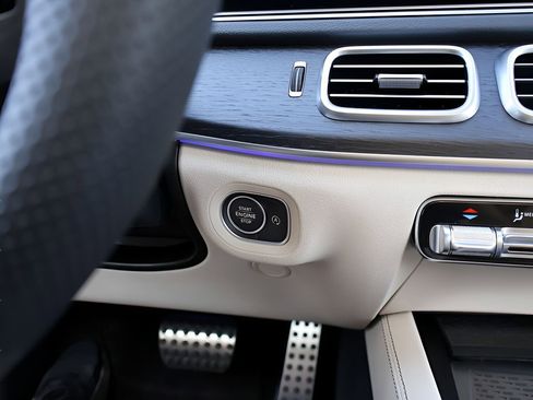 New 2026 Mercedes-Benz GLS 450 4MATIC image 28