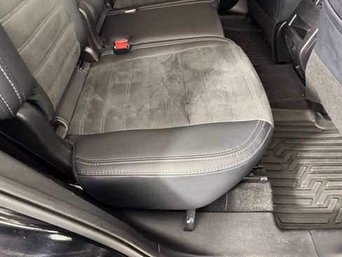 Used 2024 Mitsubishi Outlander SE image 28