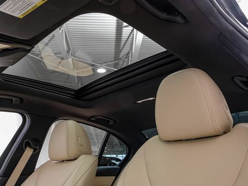 Used 2019 BMW 330i Sedan w/ M Sport Package RWD image 5